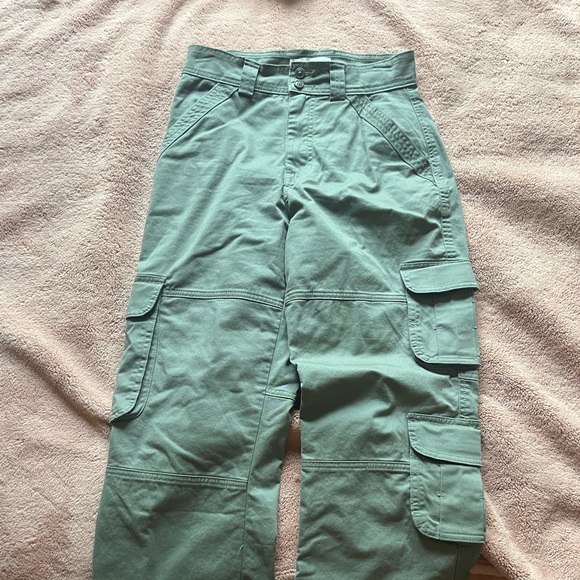 Curve Love Relaxed Cargo Pants - Picture 6 of 7